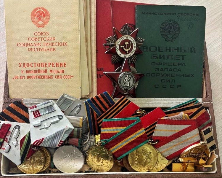     В Суджанском районе нашли и передали семье награды ветерана