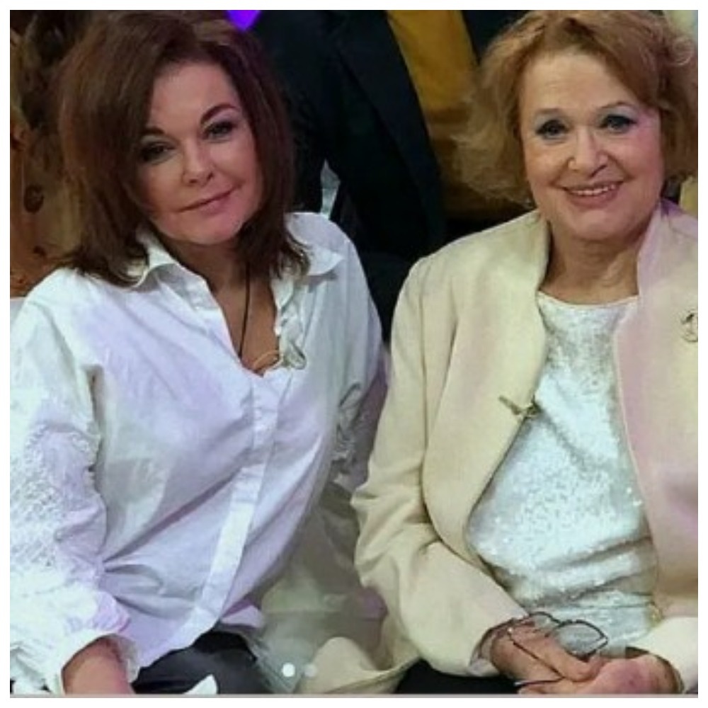 Мама Валентина Талызина с дочкой Ксенией Хаировой (слева)