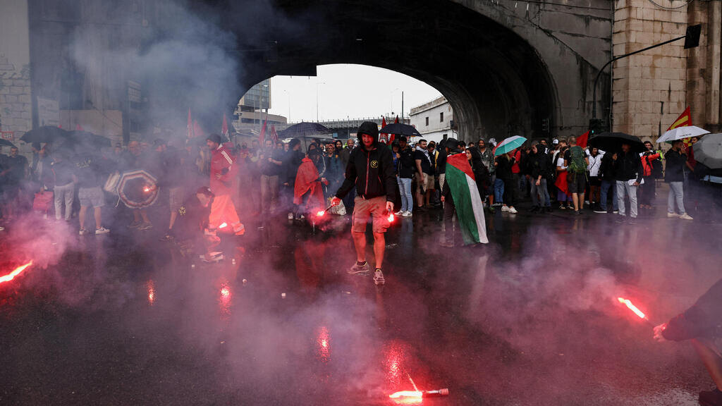    Италию сотрясают массовые пропалестинские акции. Протестующие блокируют отправку оружия Израилю и даже считают нападения на евреев «оправданными»