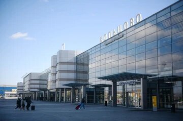    В Екатеринбурге на борту самолета пассажиру стало плохо, и он скончался