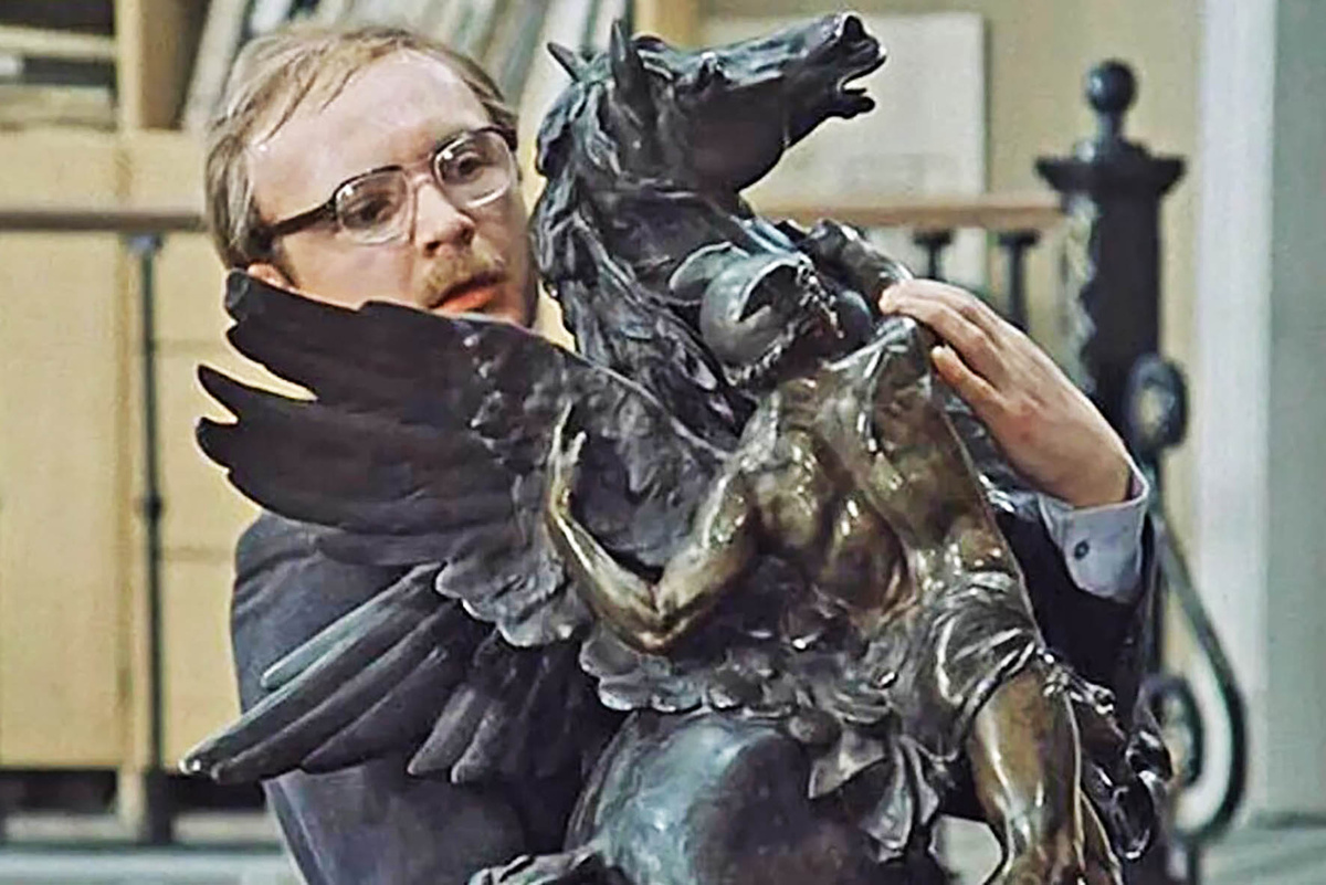 «Это не лошадка, это мамонт какой-то...». Кадр из фильма «Служебный роман». Просто для настроения и начала разговора.