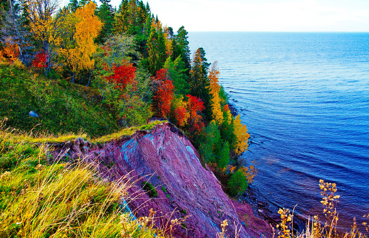Андома гора. Вологодский берег Онежского озера.