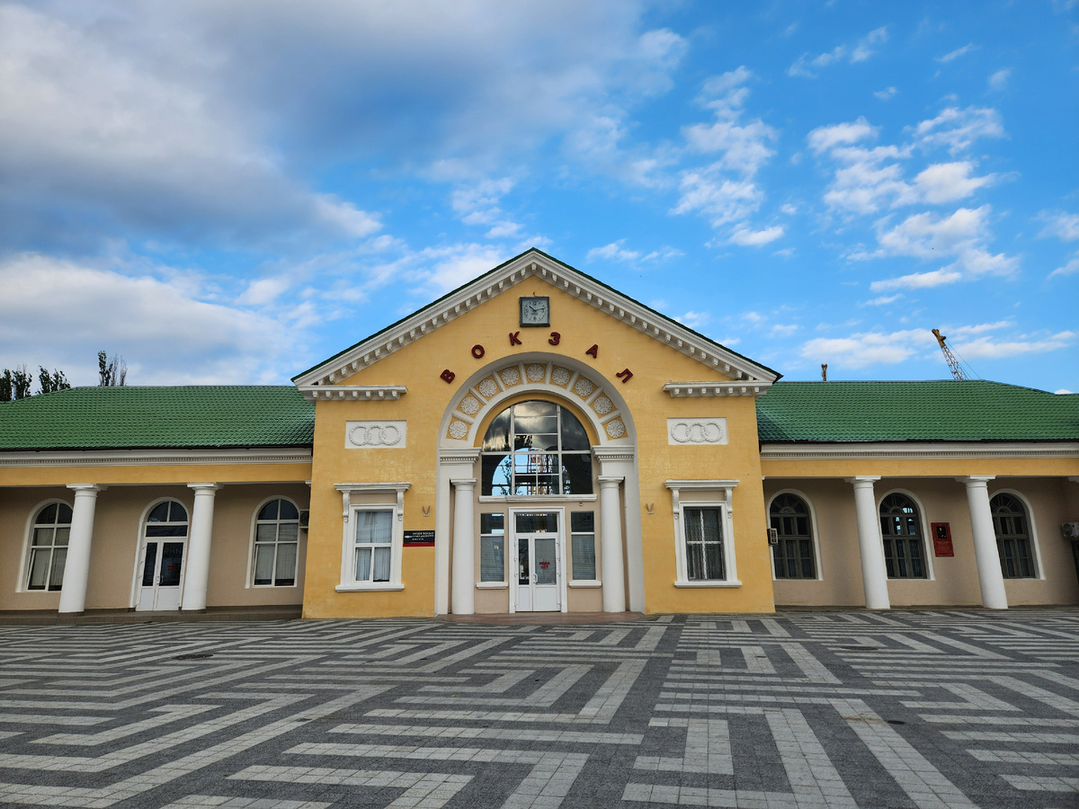 Железнодорожный вокзал в Феодосии