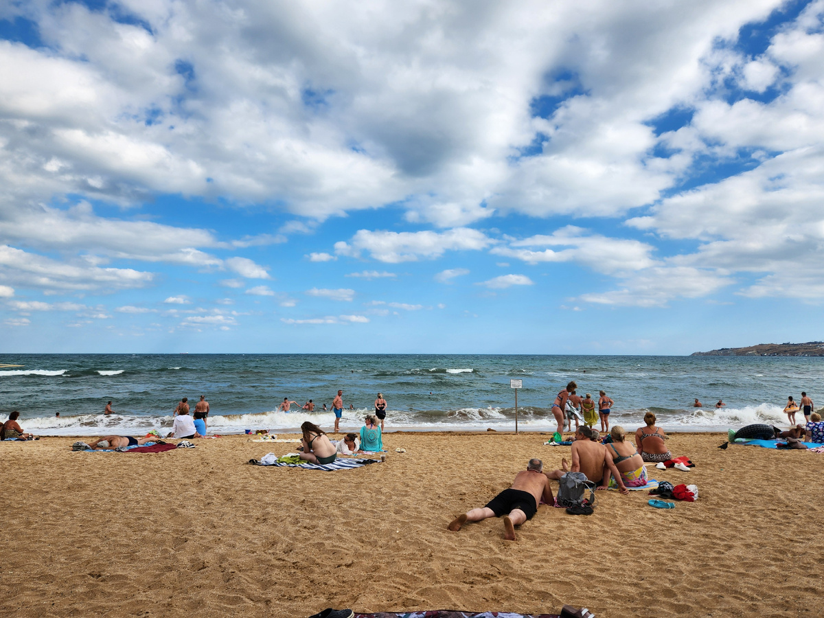 Пляж у Черноморской набережной