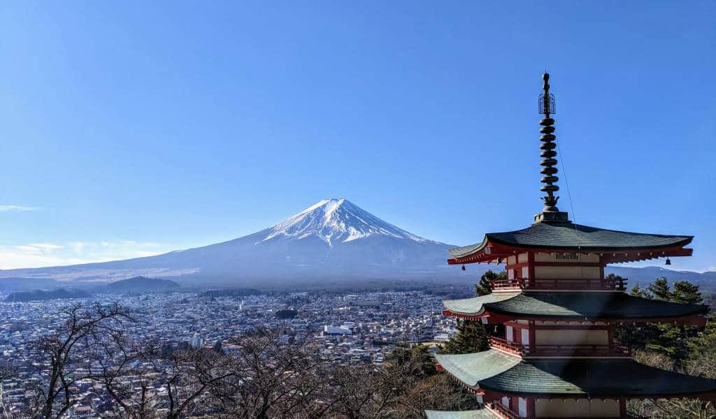 Вид у Chureito Pagoda