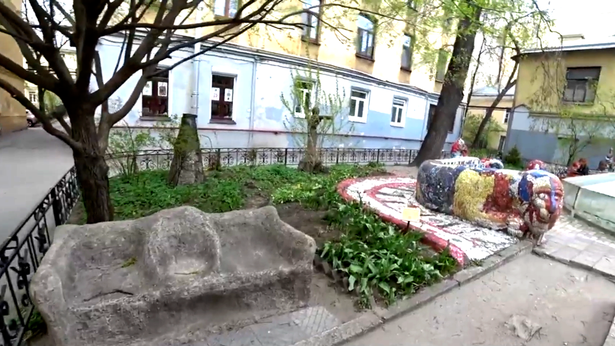 знаменитый Мозаичный двор