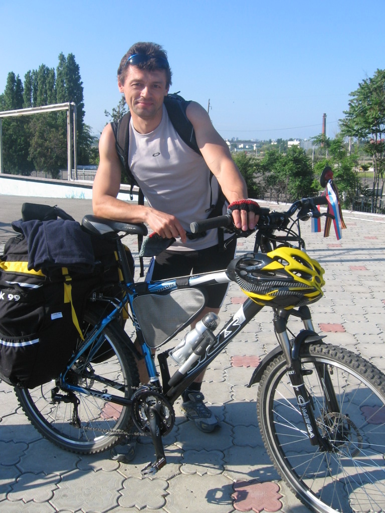 31 мая 2009 года. Железнодорожный вокзал Анапа. Отсюда началось моё самое первое путешествие на велосипеде.
