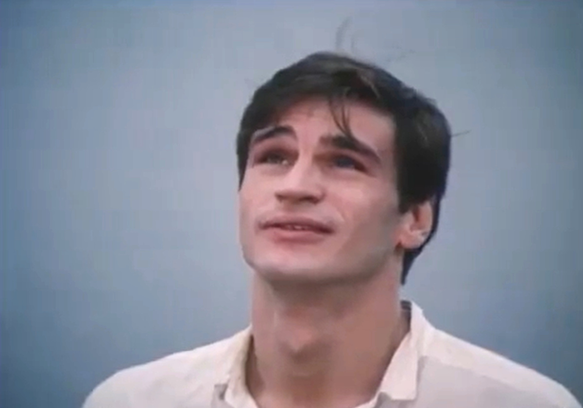 Кадр из кинофильма "Катька и Шиз", 1992 г., режиссер Тигран Кеосаян, сценаристы Давид Кеосаян, Ефим Островский, композитор Алексей Козлов (скриншот) 