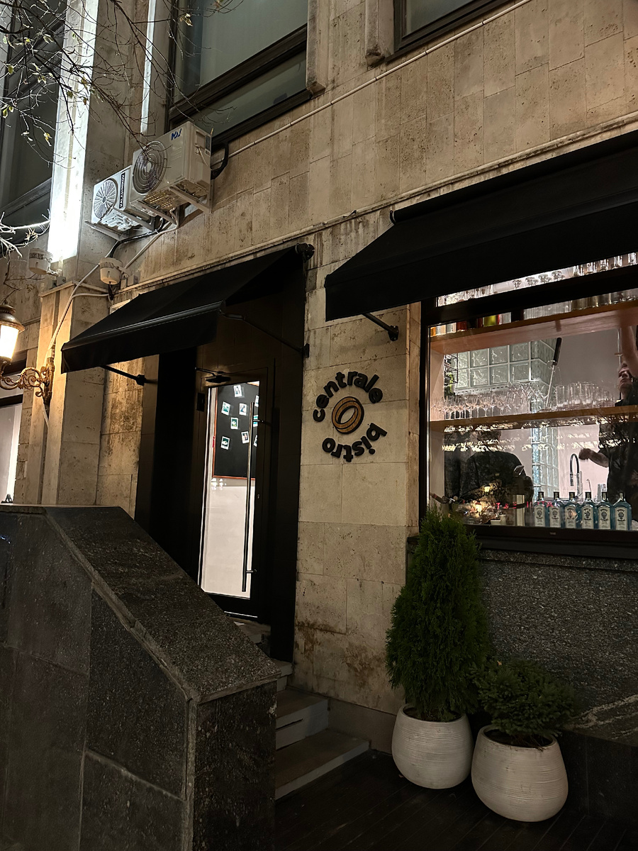 Вход в бистро