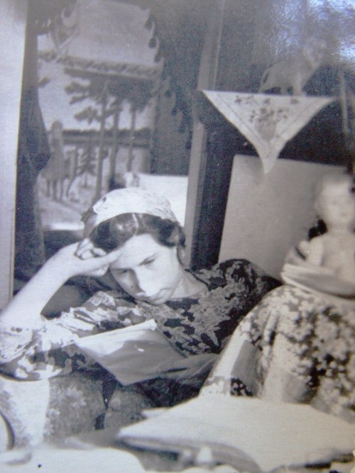 моя бабуля в период студенчества