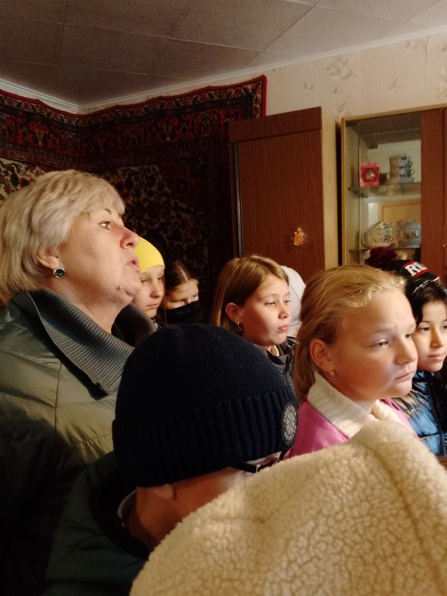 Липкина Н.Н. вместе со своими учениками.