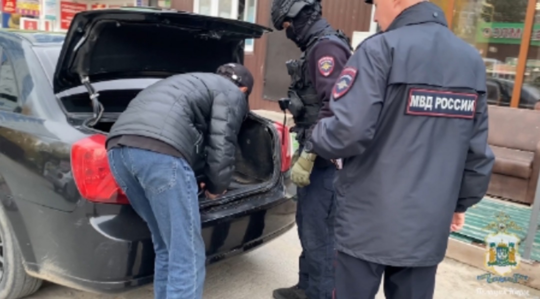    Полицейские Нижневартовска задержали группу незаконных мигрантов