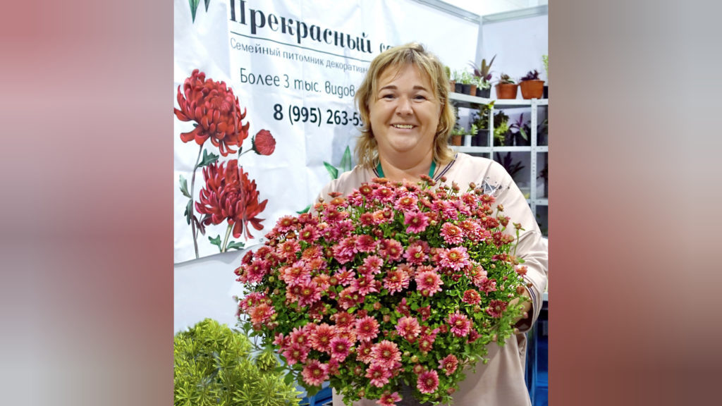    Марина Гейнц, цветовод из пос. Советского. Фото Архипа Ларченко. Владимир Головенко