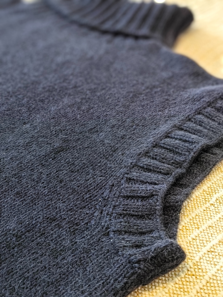 Линия убавок по пройме. Фото автора.