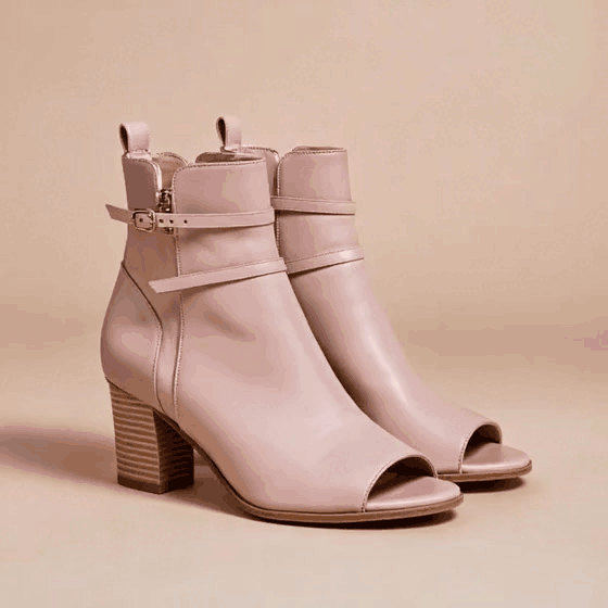 Полусапожки с открытым носком. Могут быть из кожи, замши, полиуретана