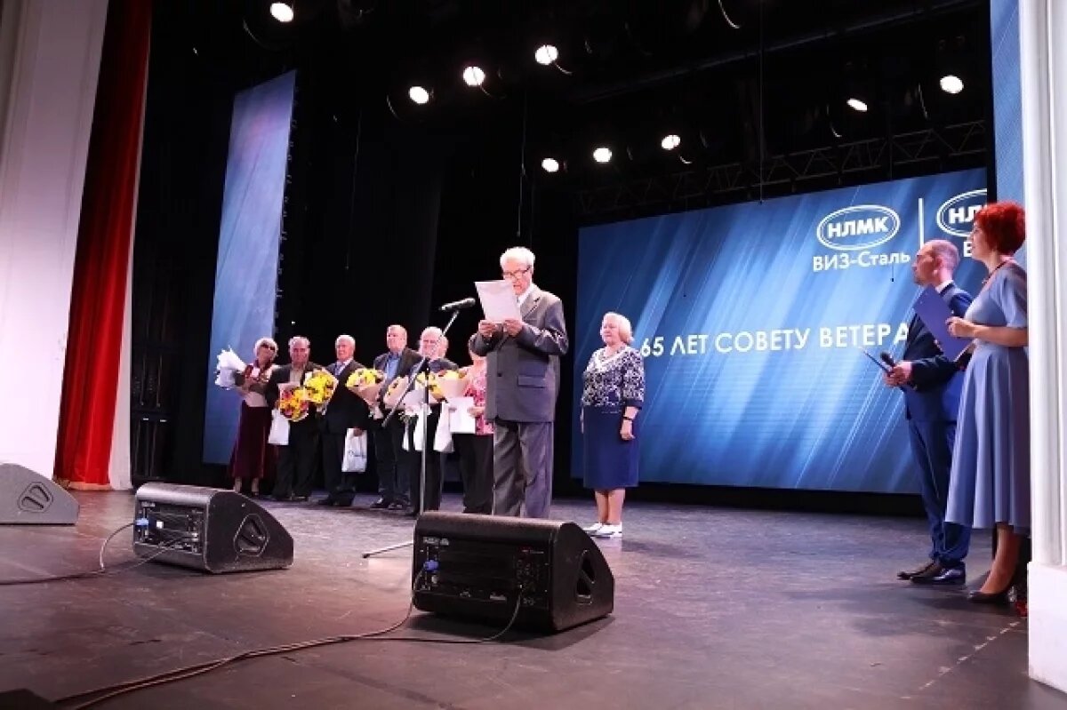    ВИЗ-Сталь и ВИЗ поздравили ветеранов с Днём пожилого человека
