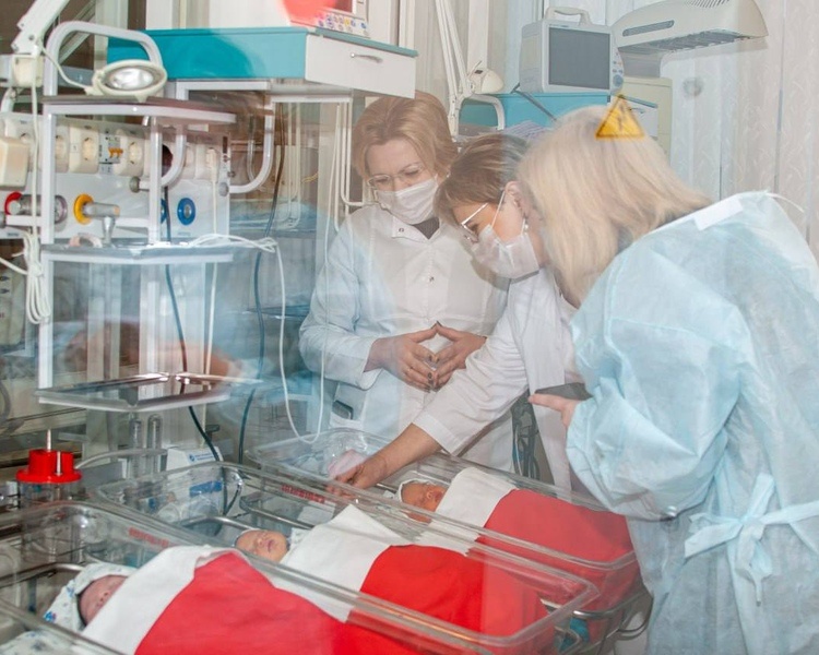     В сентябре в Курске в пяти семьях родились двойни