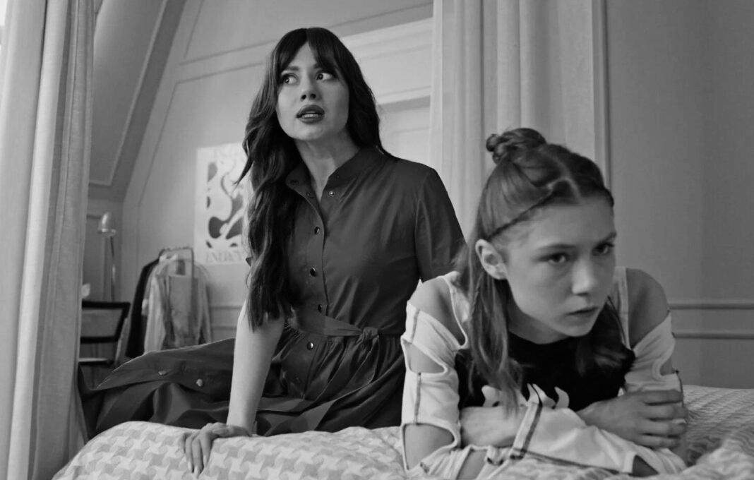 Тут и далее - кадры из сериала "Няня Оксана"