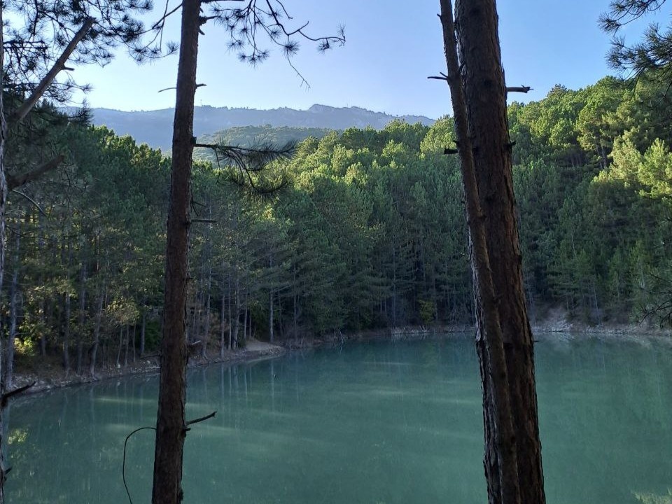 Бирюзовое озеро в Кореизе