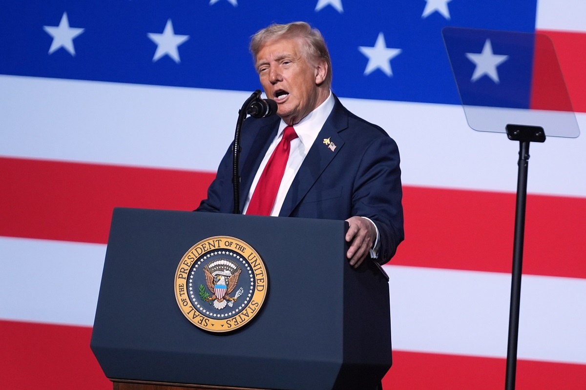    Видимо, Дональд Трамп решил, что уже изрядно польстил России и президенту Путину