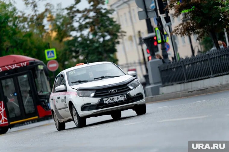 Lada и другие автомобили вошли в предварительных список одобренных для такси. Фото: Руслан Яроцкий © URA.RU