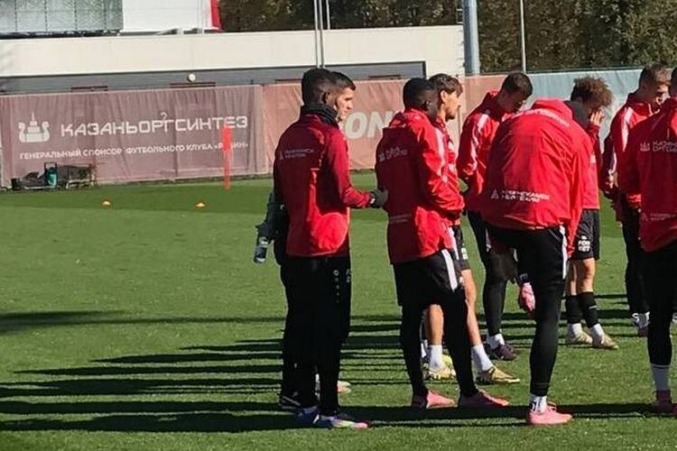    Андерсон Арройо (крайний слева) / фото: «БИЗНЕС Online»