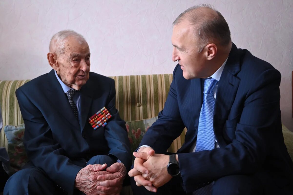    Мурат Кумпилов навестил одного из старейших жителей республики Ивана Дзюбу