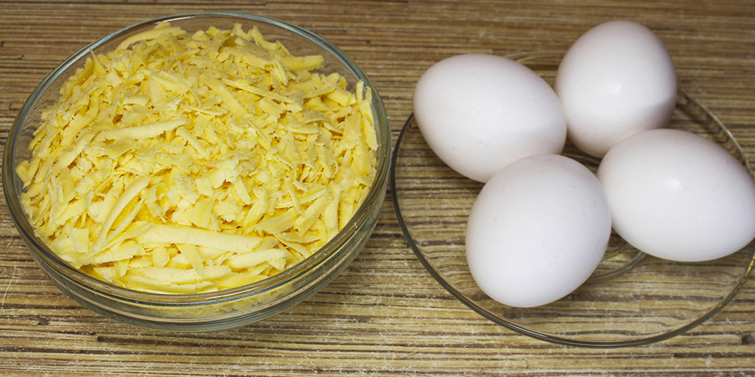 "Золотой рулет": Куриный фарш в яично-сырном корже – сочный и ароматный обед или ужин!