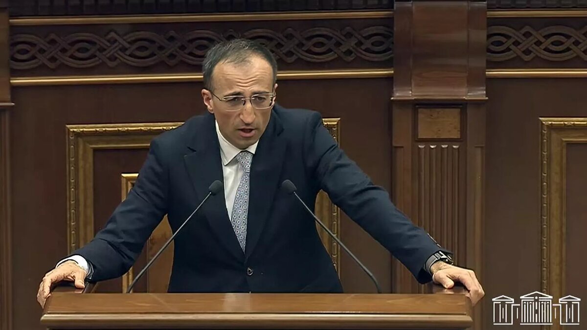 © Photo : press office of the Parliament of Armenia