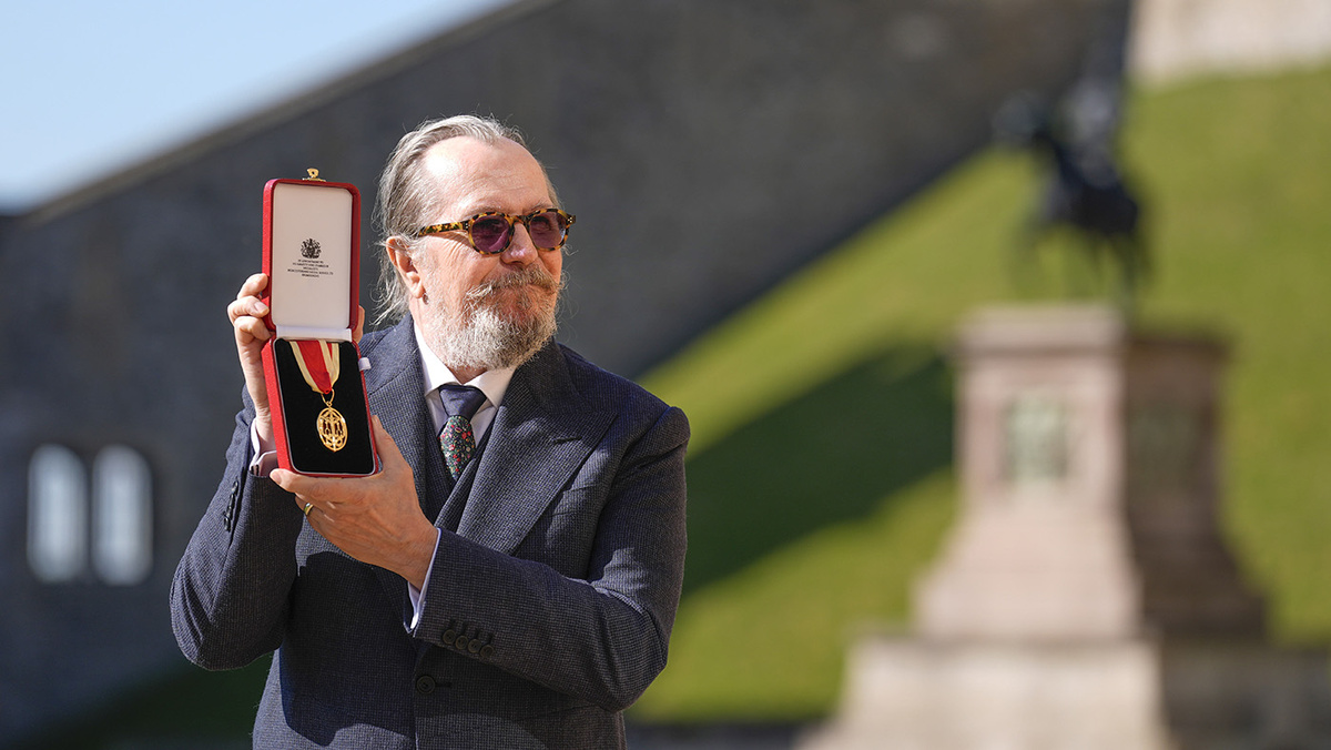   Andrew Matthews / AP- Гари Олдман