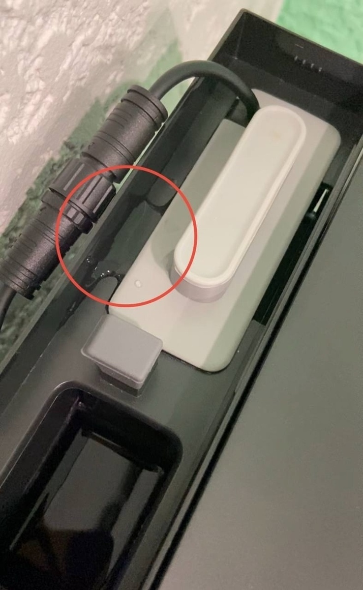 Вода скапливается около электрического разъема