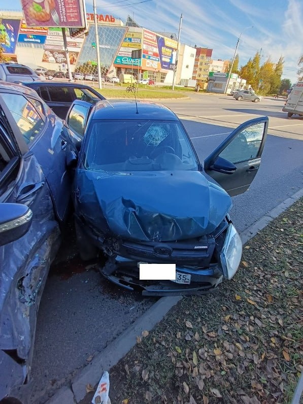ДТП на улице Чернышевского в Вологде. Пострадали дети.