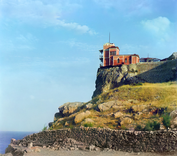 Так замок «Ласточкино гнездо» выглядел в начале XX века на снимке известного фотохудожника Проскурина-Горского.