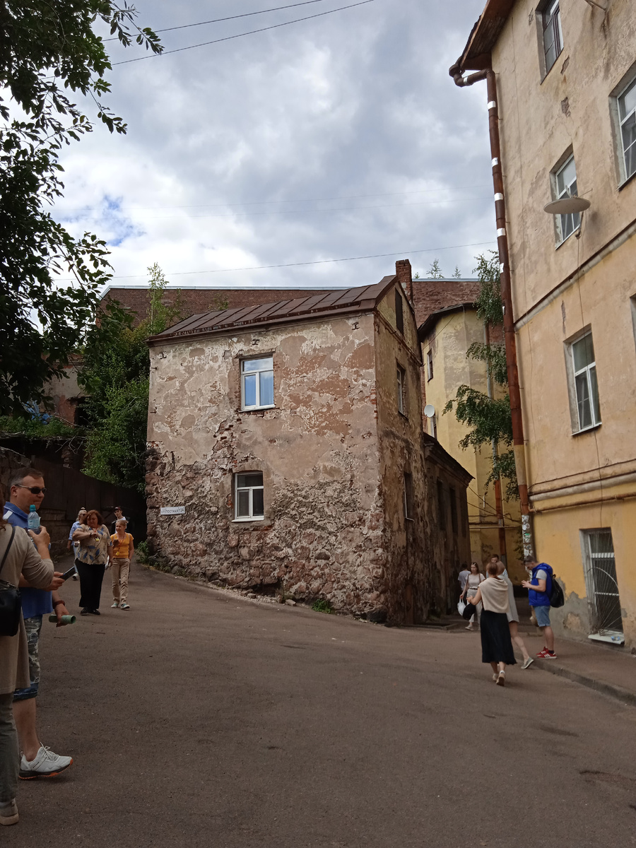 Самое старое здание - дом горожанина. 