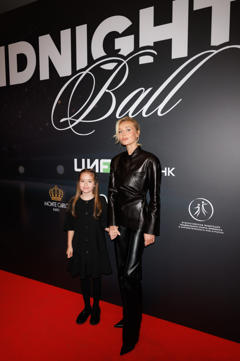    Полина Гарарина с дочкой Freedom Strength Beauty