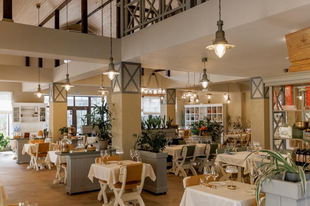 Интерьер ресторана «Винотеррия» (Новороссийск)