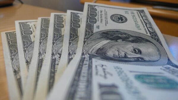    CC BY-SA 2.0 / nick farnhill / a bunch of benjamins