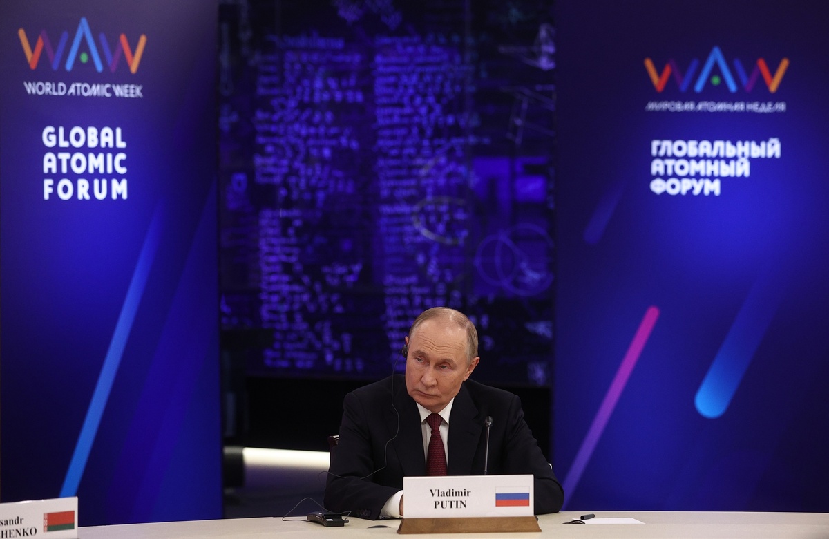     Президент России Владимир Путин на Глобальном атомном форуме / РИА Новости / Сергей Булкин