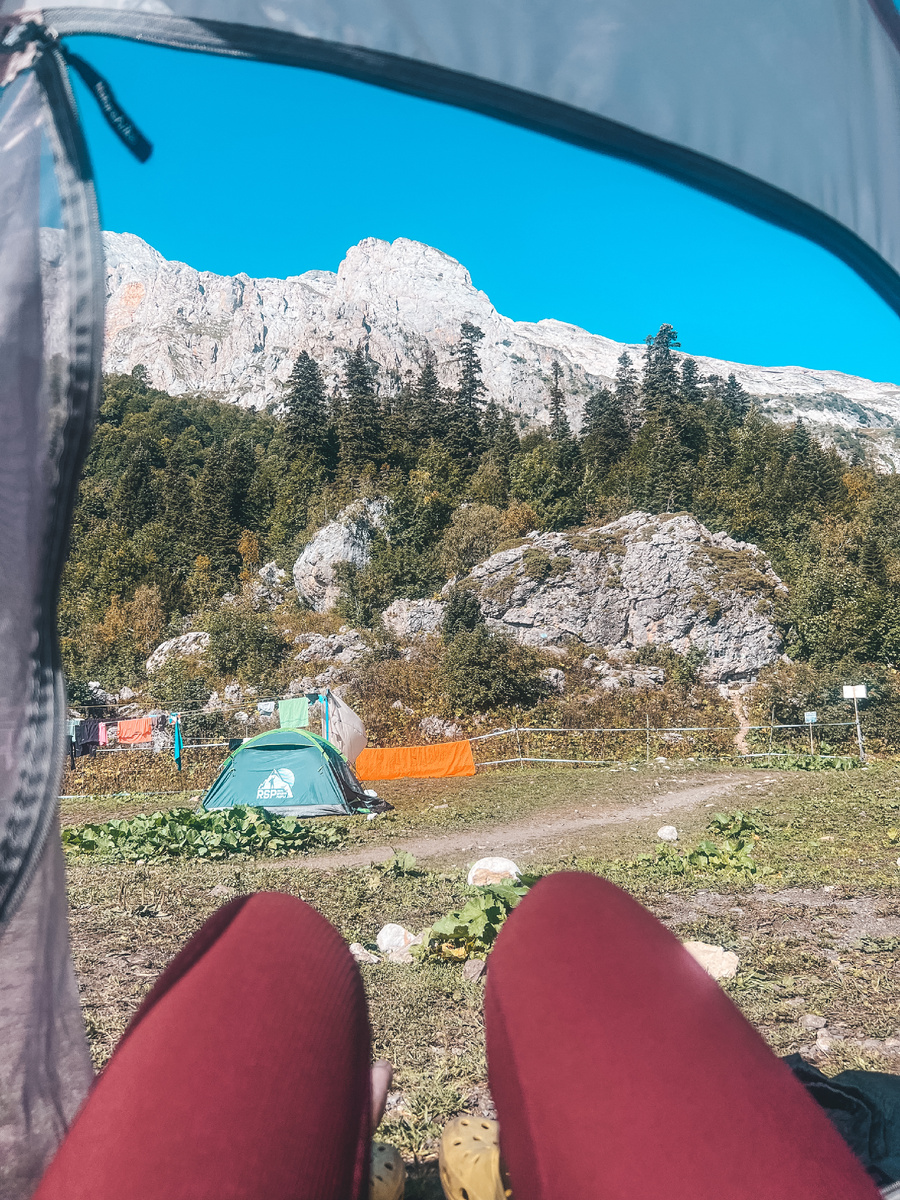 (Вид из палатки утром)