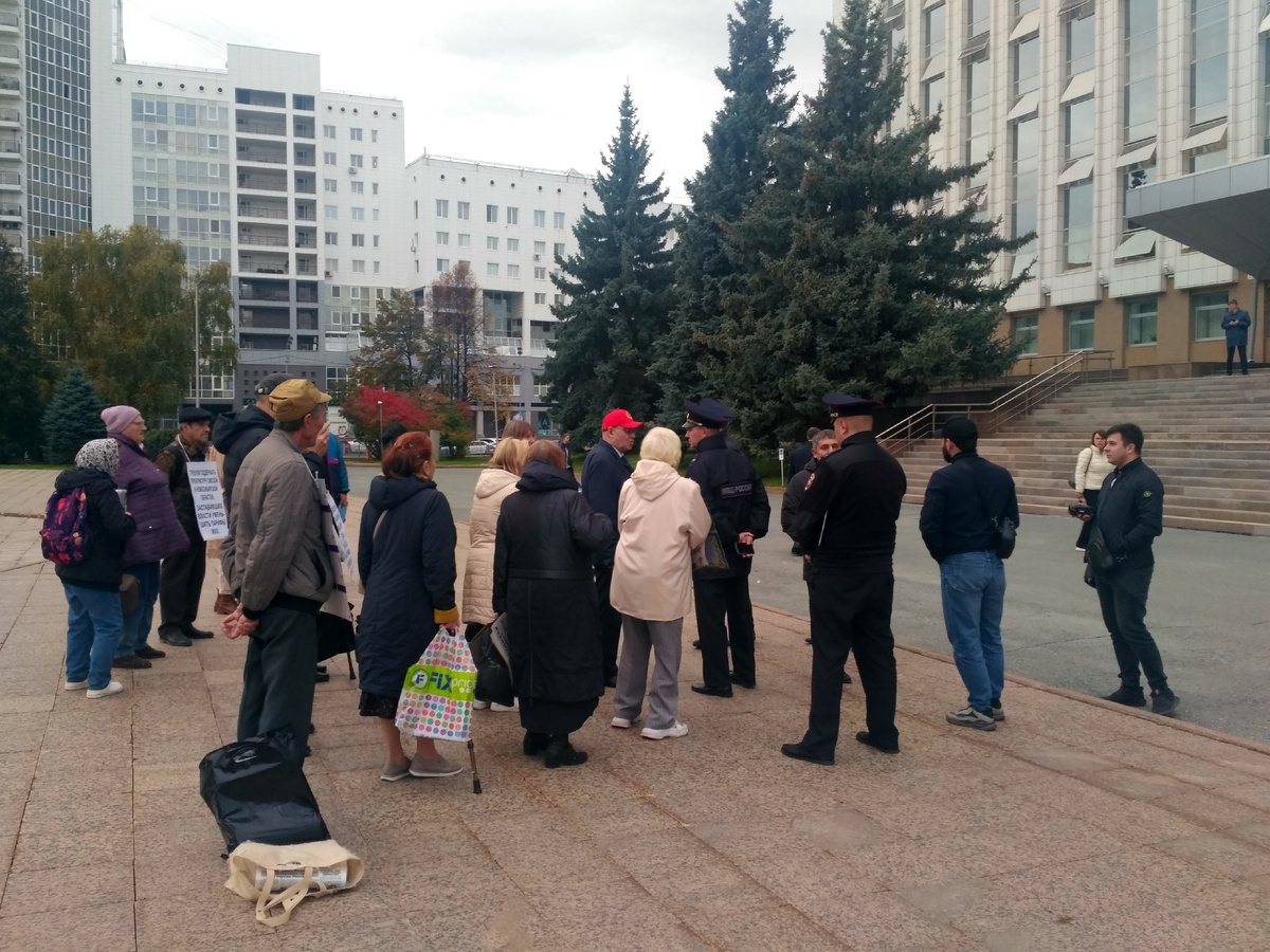 Полиция пытается помешать проведению пикета