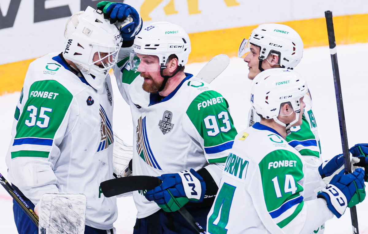    Игроки "Салавата Юлаева"  Сергей Савостьянов/ТАСС