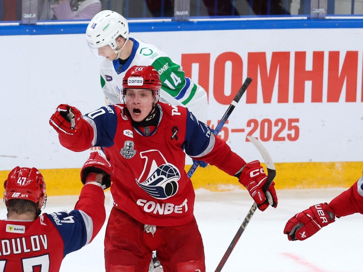    Егор Сурин празднует гол© РИА Новости / Ярослав Неелов