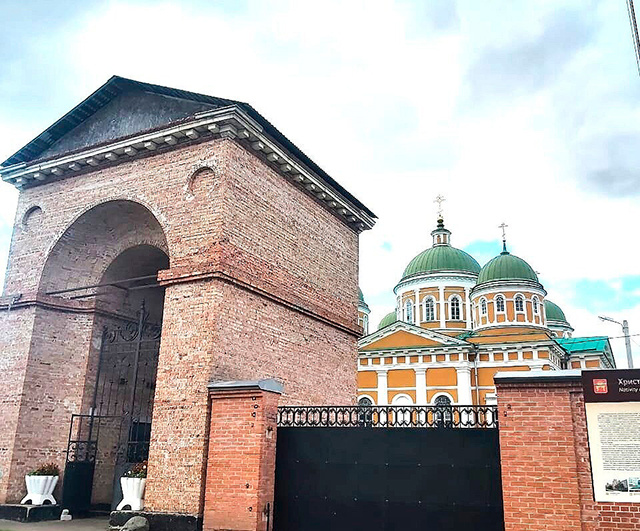 В тверском женском монастыре установили новые ворота с электроприводом