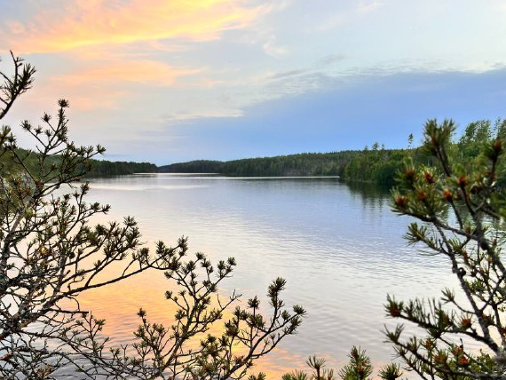 А ведь какой чудесный вечер был накануне! Как говорится, ничего не предвещало. Фото одного из участников похода.