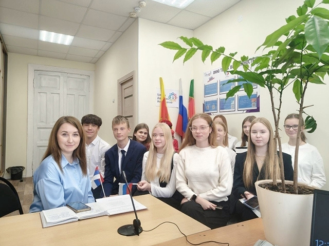 В Тверской области школьники провели телемост со сверстниками из ЛНР