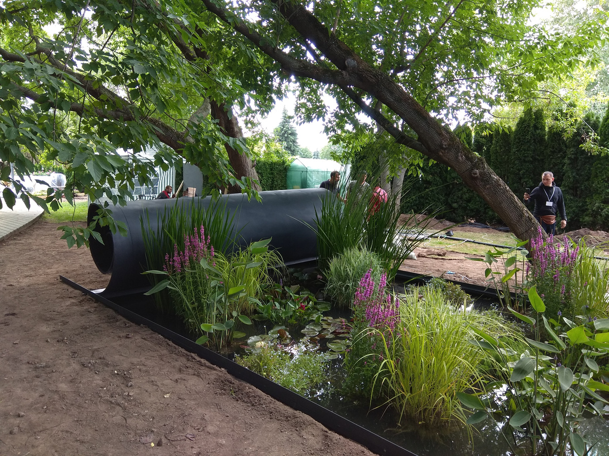 Процесс монтажа выставочного сада