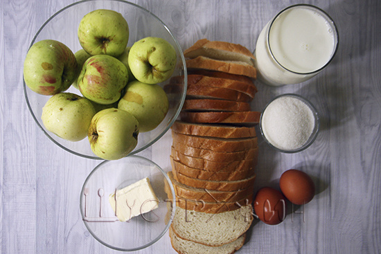 Ингредиенты для шарлотки из хлеба и яблок.