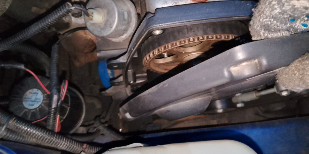 Осмотр состояния ремня ГРМ на автомобиле Лада Гранта ФЛ 2019го года