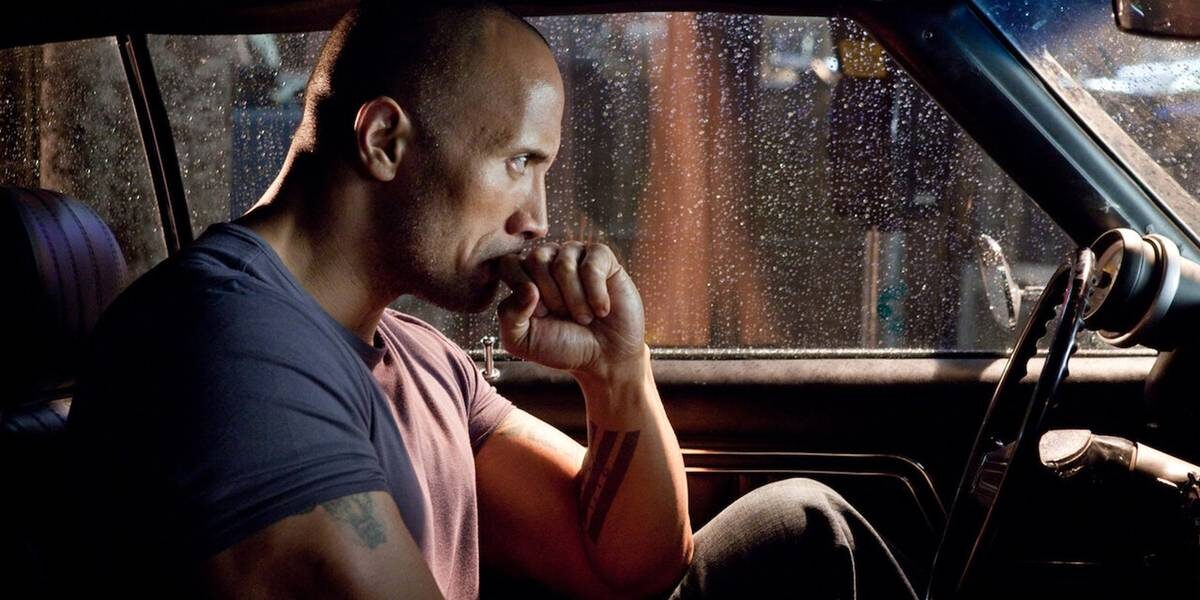 Кадр из х/ф "Быстрее пули". В кадре Дуэйн Джонсон. 