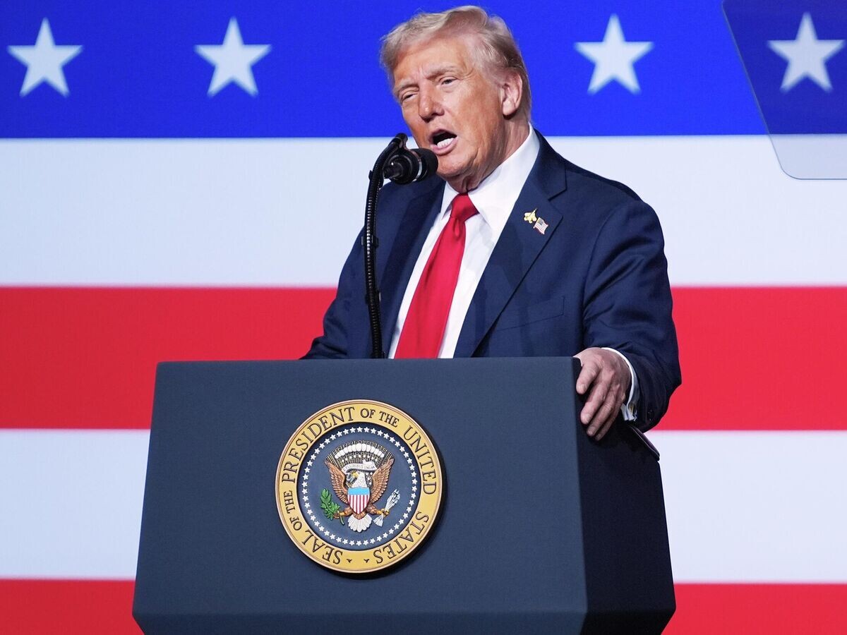    Президент США Дональд Трамп выступает перед высшим военным руководством США на базе морской пехоты в Куантико© AP Photo / Evan Vucci